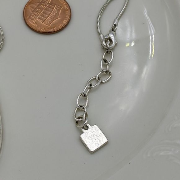 Leon Silver Tone Oval Circle Pendant Necklace - Picture 3 of 8